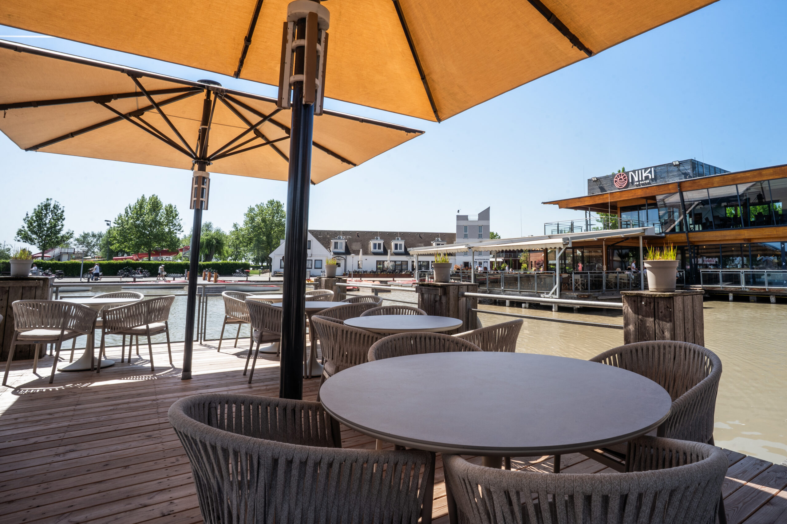 Niki am Hafen